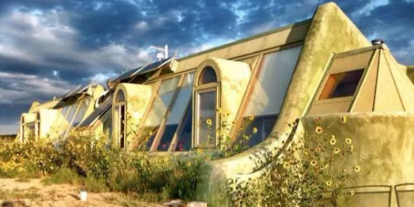 這個老炮兒建筑師讓難民住垃圾堆，卻贏得全世界尊重！