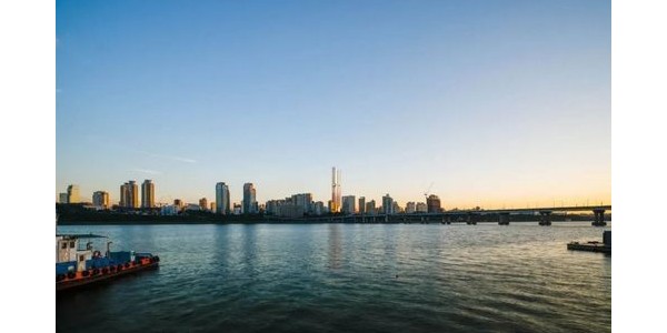 ODA：360米高，中心“縷空” 的設(shè)計方案